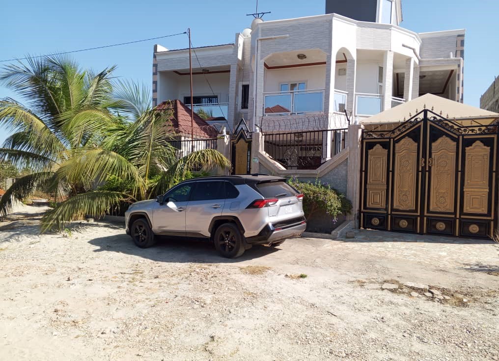 Five bedroom compound fully furnish with  & boy's quarter