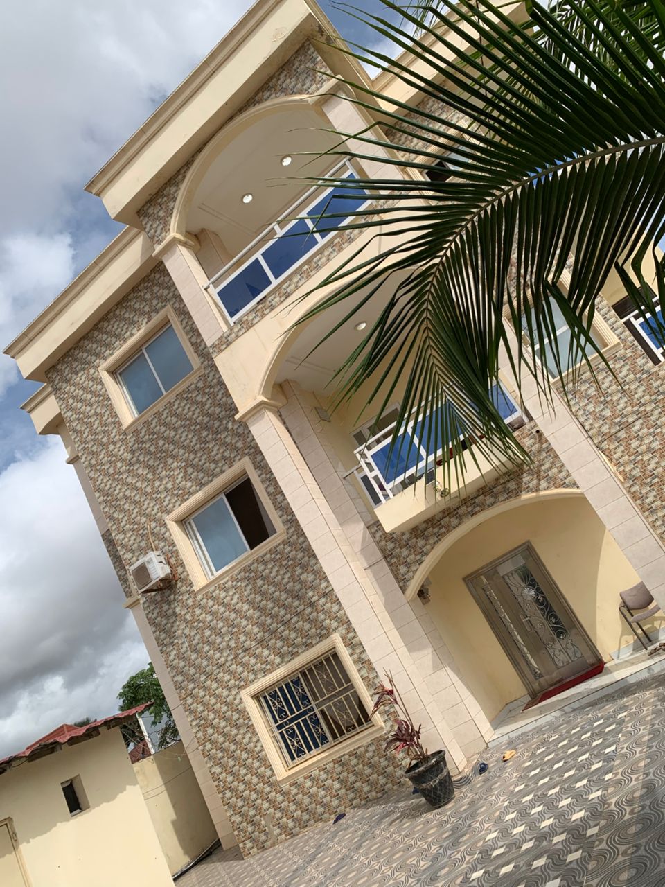 Five Bedroom Fully Furnished Townhouse for Rent - Image 2