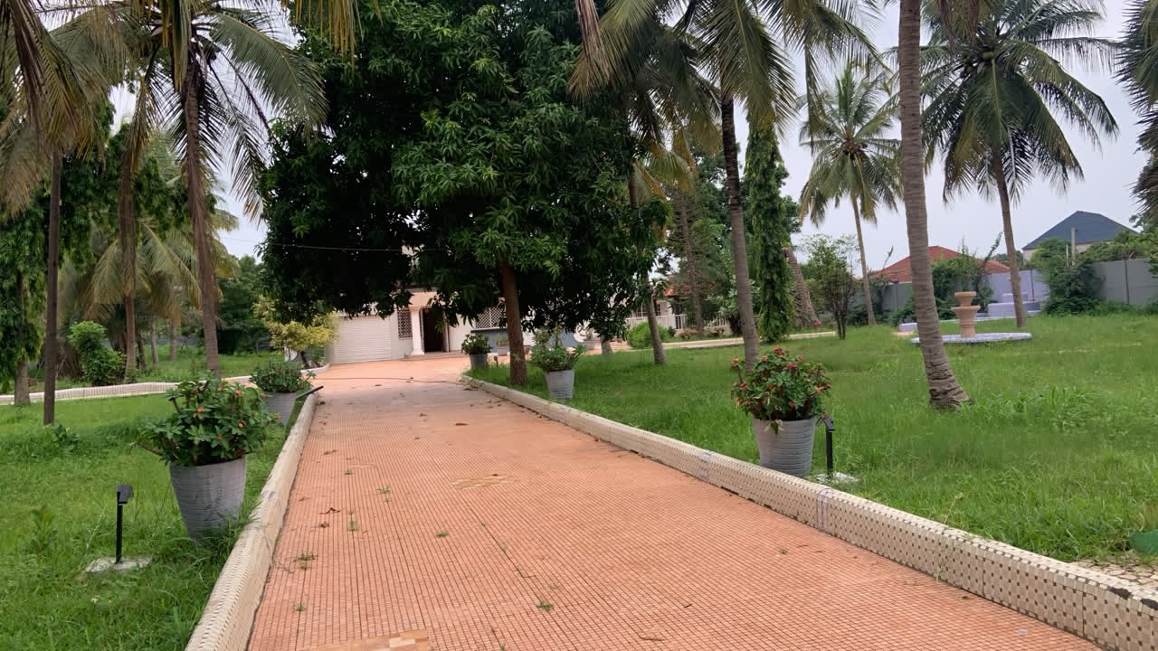 Five bedroom Private Villa - Image 12